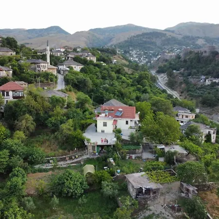 Argjiro Castle בית הארחה